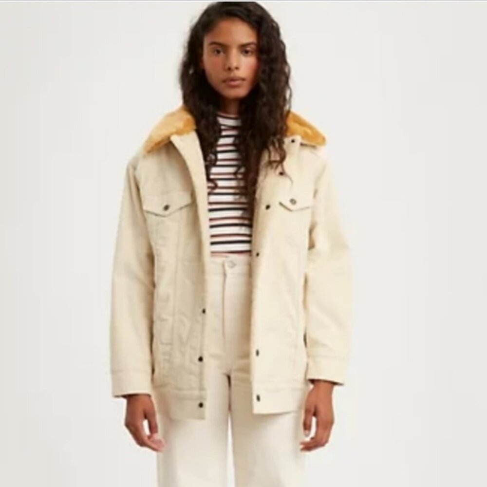 Levi’s oversized trucker jacket Sherpa lining faux fur collar size S runs big!!